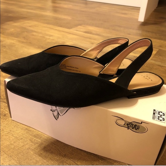 SOLD Black Slingback Flats - Picture 2 of 6